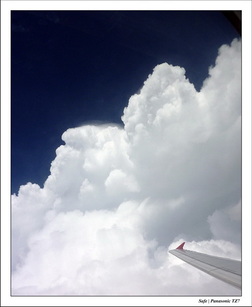 2011 - 08 - Dans les airs 16